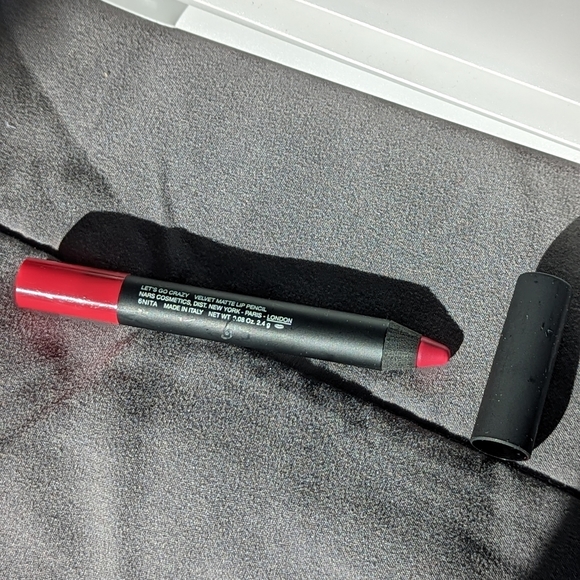 NARS Velvet Matte Lip Pencil in Let's Go Crazy - Picture 2 of 3